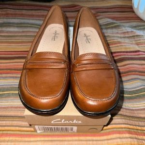 Brown Clarks - Women’s size 8 - Flats